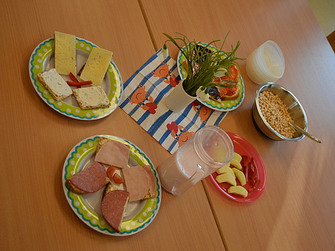 Frühstück in der Krippe